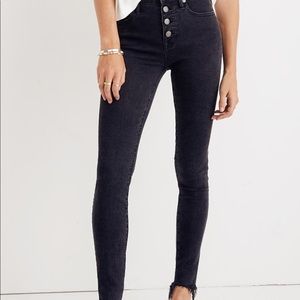 Petite 9” mid-rise skinny jeans with buttons